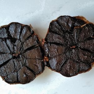 Bulbe d’ail noir frais (de 40 à 80 g)